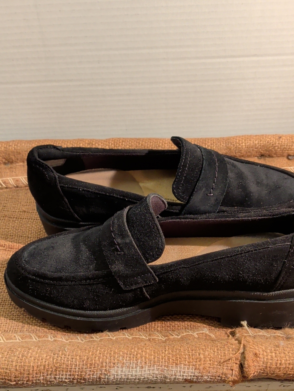 Clarks Women Black Suede Penny Loafers - Classic Slip-On. Size 9.5